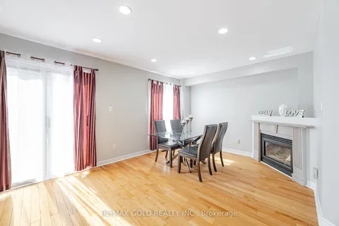 566 Leatherleaf Drive, Mississauga, ON L4Z 3Y6