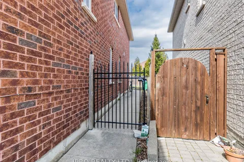 329 Ellwood Drive, Caledon, ON L7E 2G9
