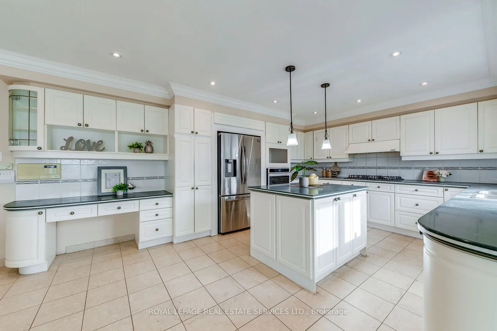 4538 Credit Pointe Drive, Mississauga, ON L5M 3L9