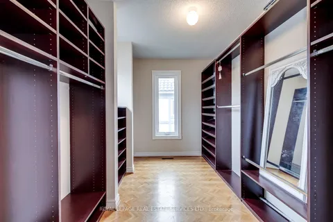 4538 Credit Pointe Drive, Mississauga, ON L5M 3L9