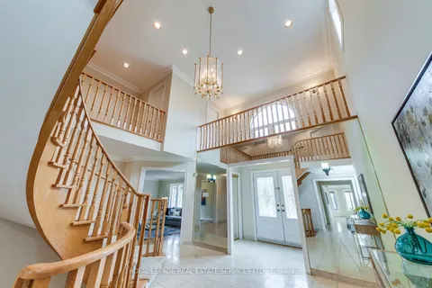 4538 Credit Pointe Drive, Mississauga, ON L5M 3L9