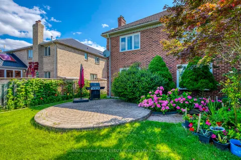 4538 Credit Pointe Drive, Mississauga, ON L5M 3L9