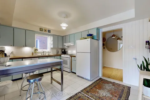 216 Medland Street, Toronto, ON M6P 2N7
