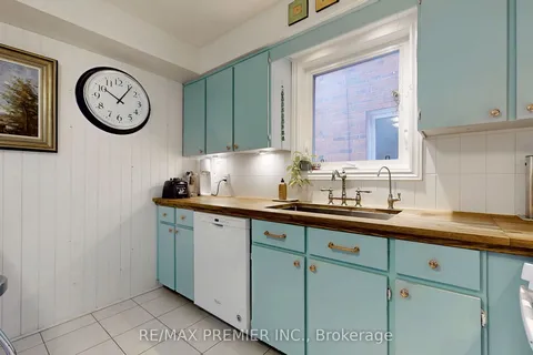 216 Medland Street, Toronto, ON M6P 2N7