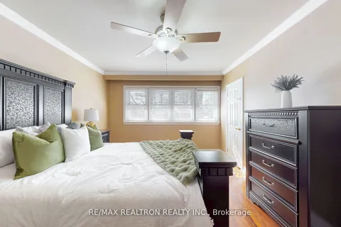 3211 Credit Heights Drive, Mississauga, ON L5C 2L6