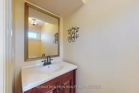 3211 Credit Heights Drive, Mississauga, ON L5C 2L6