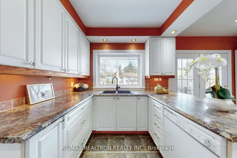 3211 Credit Heights Drive, Mississauga, ON L5C 2L6