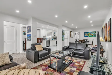 15 Madonna Gardens, Toronto, ON M9L 2T5