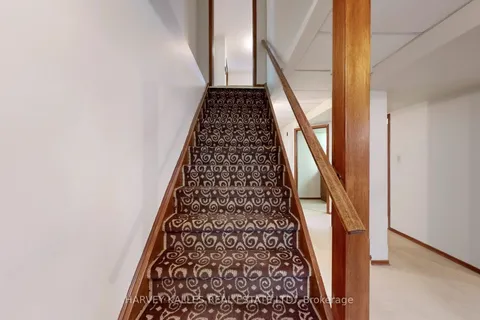 2176 Stanfield Road, Mississauga, ON L4Y 1R5