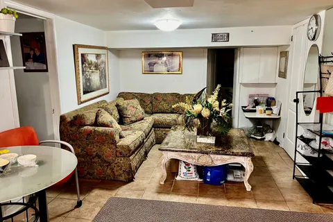 115 Downsview Avenue, Toronto, ON M3M 1E3
