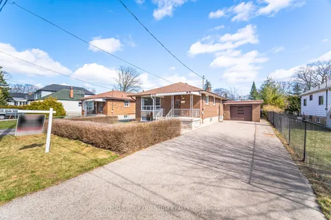126 Angelene Street, Mississauga, ON L5G 1X2
