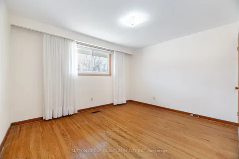 126 Angelene Street, Mississauga, ON L5G 1X2