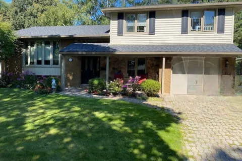 602 Rosedale Crescent, Burlington, ON L7N 2T1