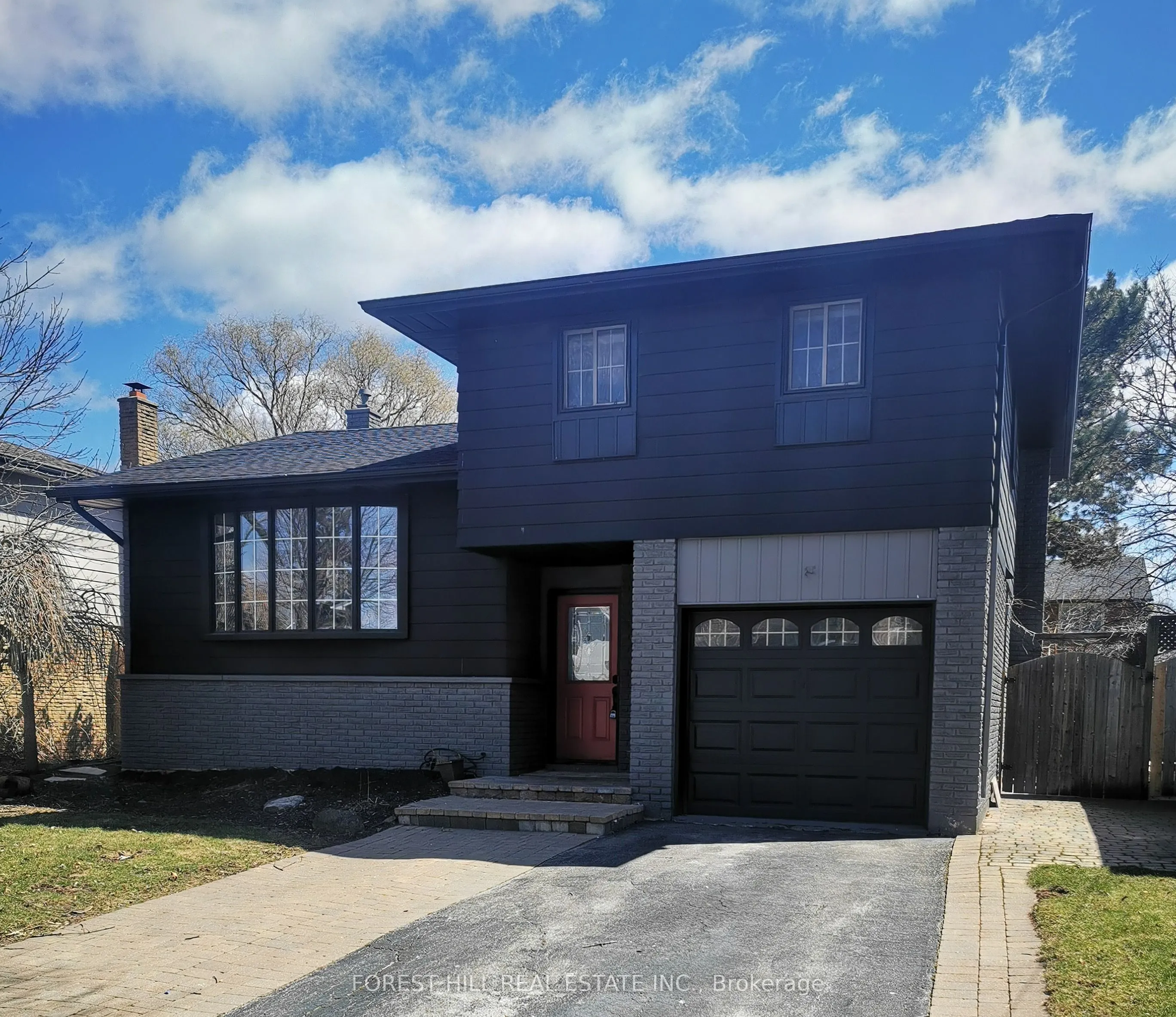 2322 Wyandotte Drive, Oakville, ON L6L 2T6