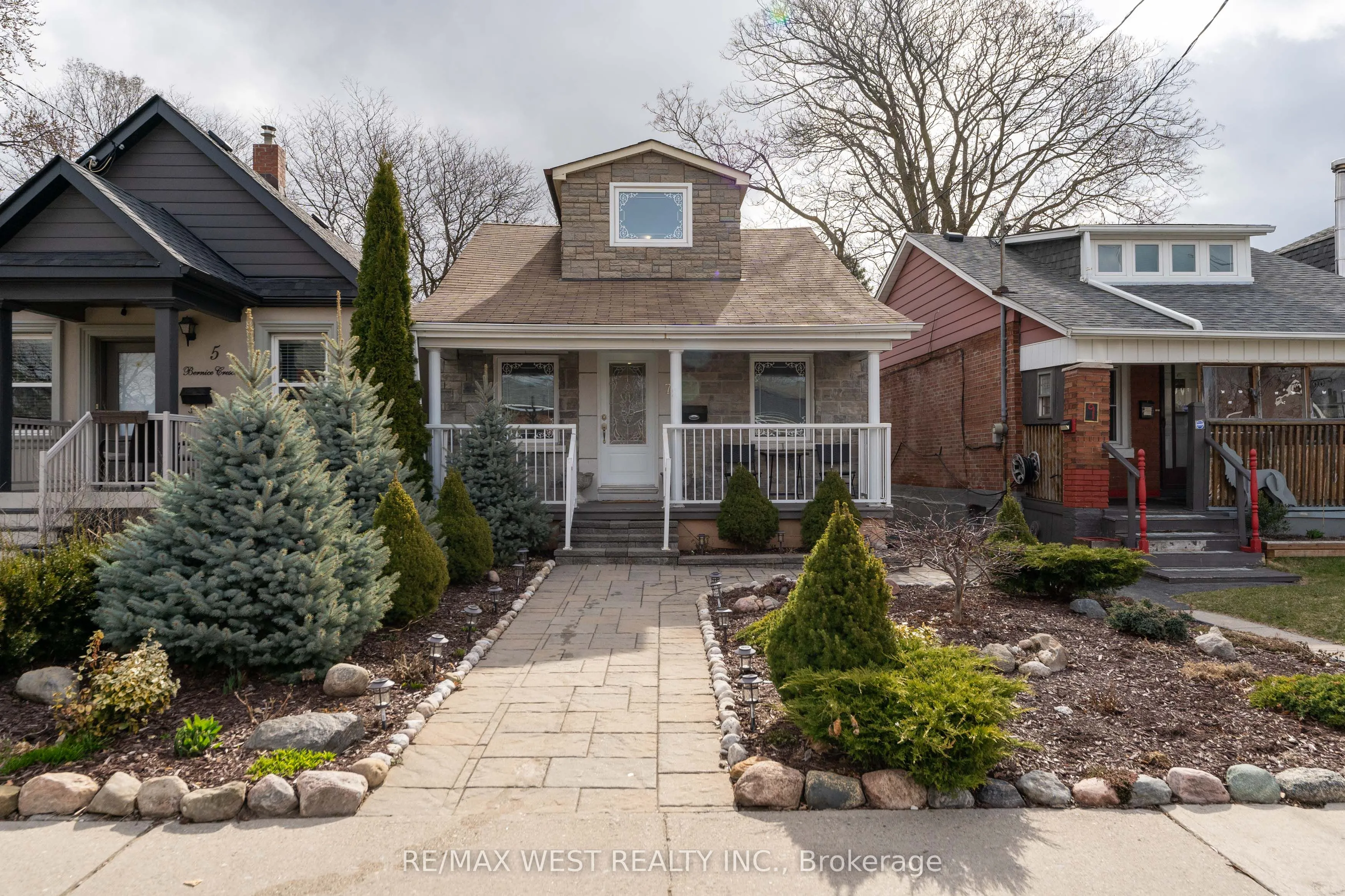 7 Bernice Crescent, Toronto, ON M6N 1W7