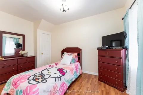 7 Bernice Crescent, Toronto, ON M6N 1W7