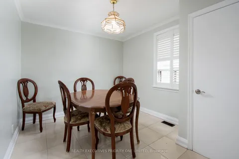 90 Anthony Road, Toronto, ON M3K 1B4