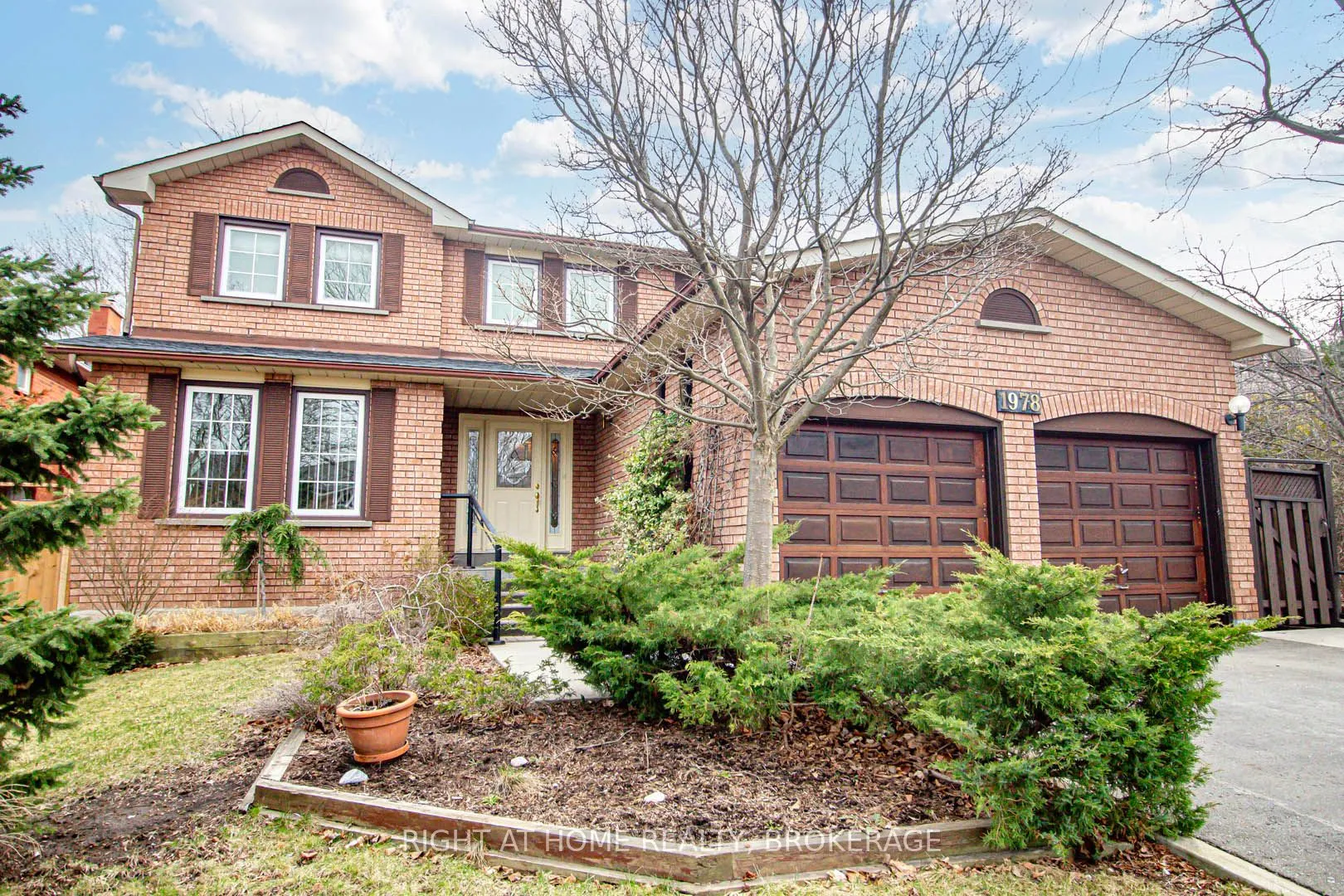 1978 Sandown Road, Mississauga, ON L5M 2Z5