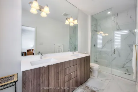 231 Fowley Drive, Oakville, ON L6H 0P4