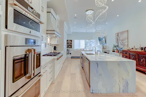 1036 Enola Avenue, Mississauga, ON L5G 4A9