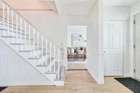 1217 Tavistock Crescent, Burlington, ON L7P 2N6