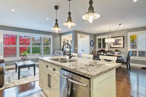 24 WILLIS Drive, Brampton, ON L6W 1A9
