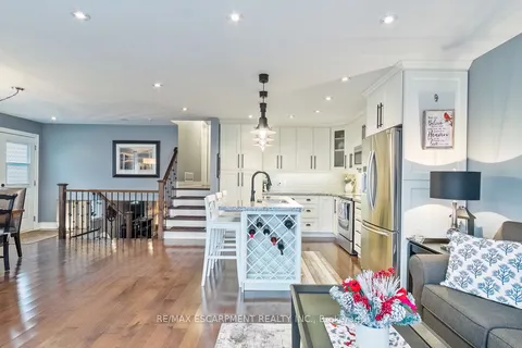24 WILLIS Drive, Brampton, ON L6W 1A9
