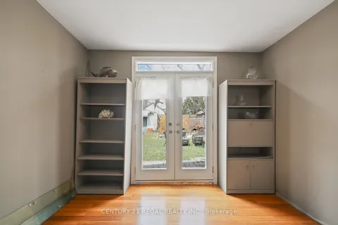 102 Newcastle Street, Toronto, ON M8Z 1C8