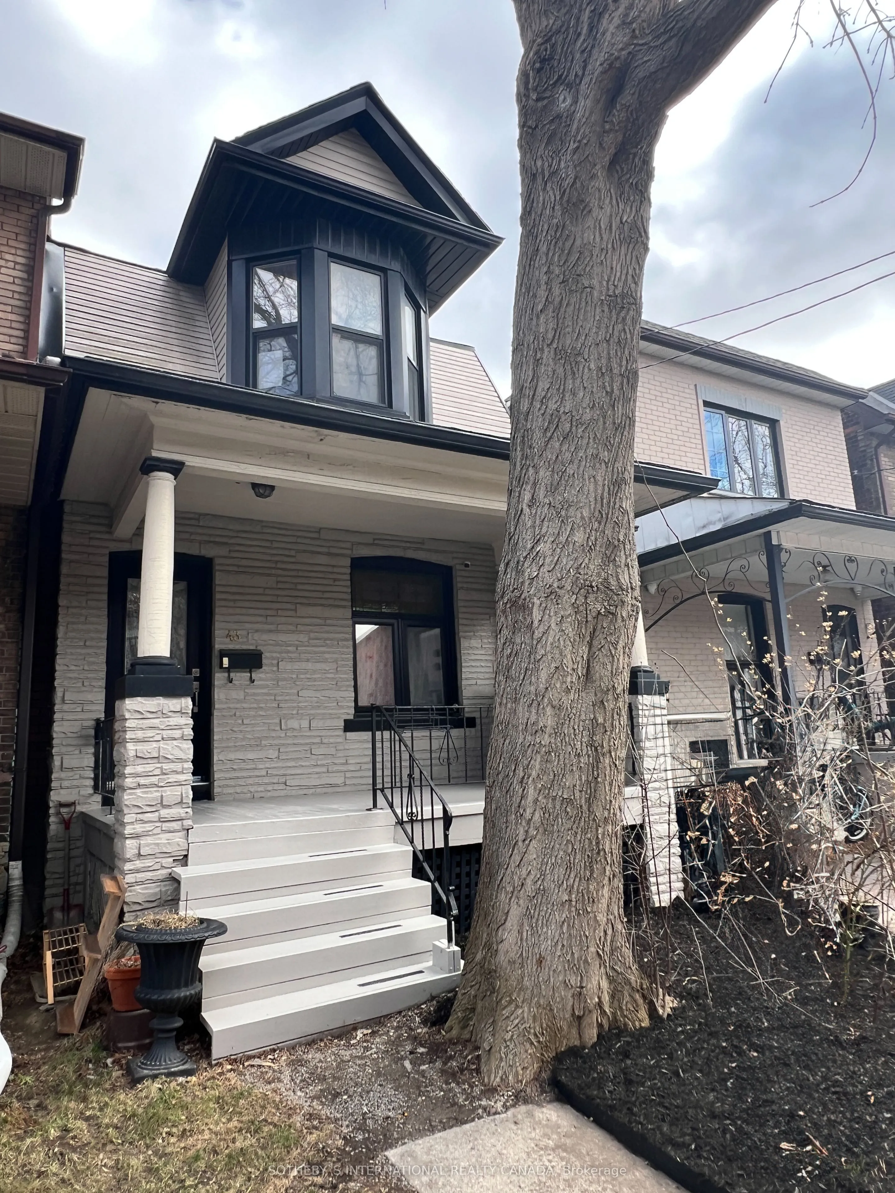43 Burnfield Avenue, Toronto, ON M6G 1Y4
