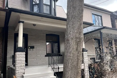 43 Burnfield Avenue, Toronto, ON M6G 1Y4