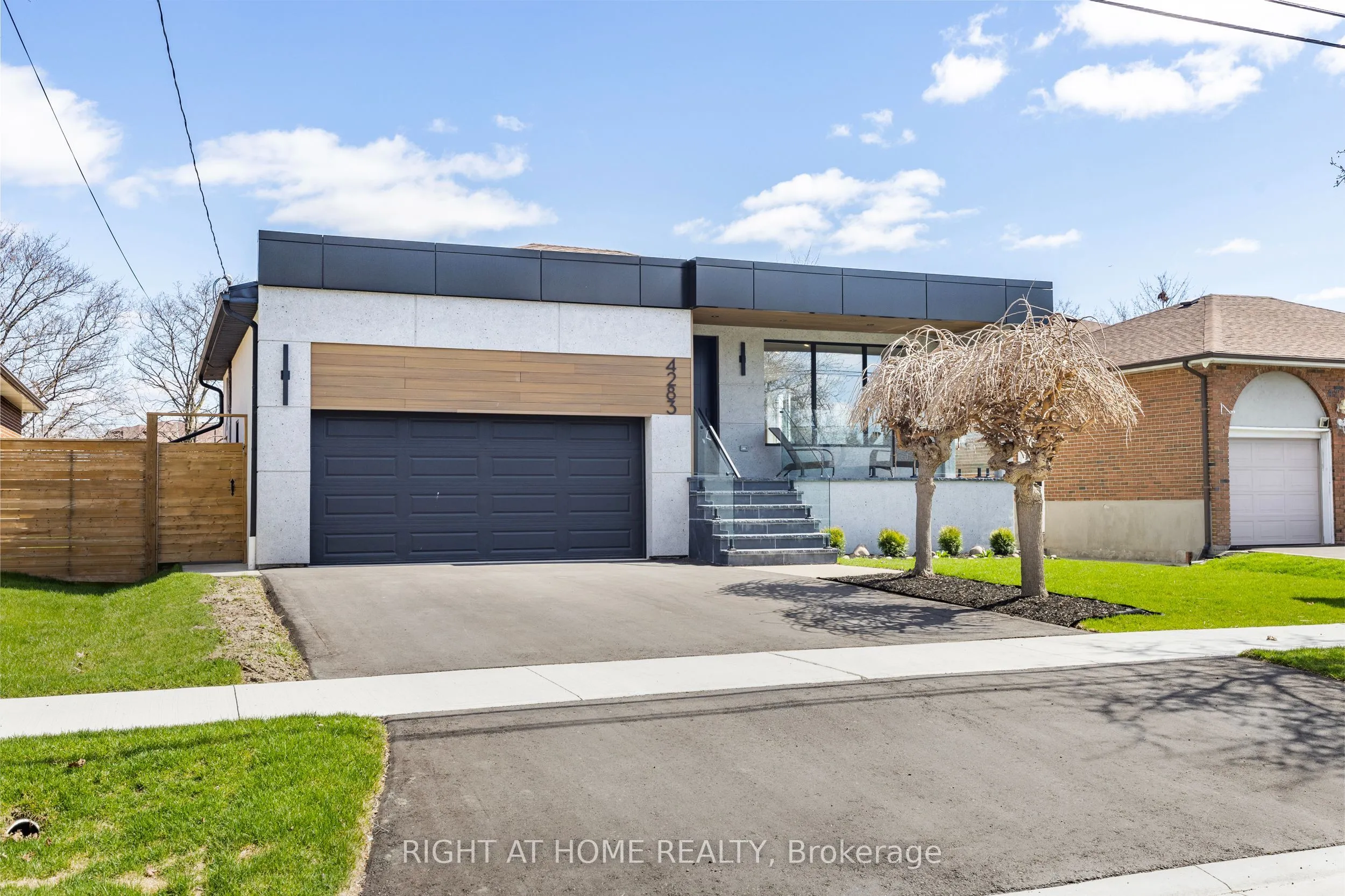 4283 Wilcox Road, Mississauga, ON L4Z 1C3
