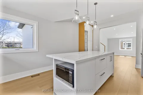 4283 Wilcox Road, Mississauga, ON L4Z 1C3