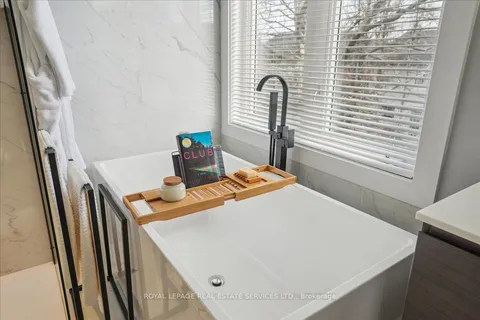 5956 Chercover Court, Burlington, ON L7L 6T2