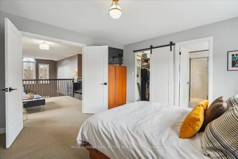 5956 Chercover Court, Burlington, ON L7L 6T2