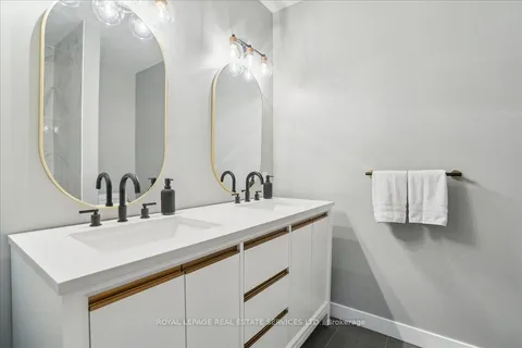 5956 Chercover Court, Burlington, ON L7L 6T2