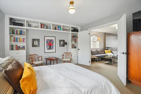 5956 Chercover Court, Burlington, ON L7L 6T2