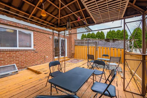 338 Hillside Drive, Mississauga, ON L5M 2L7