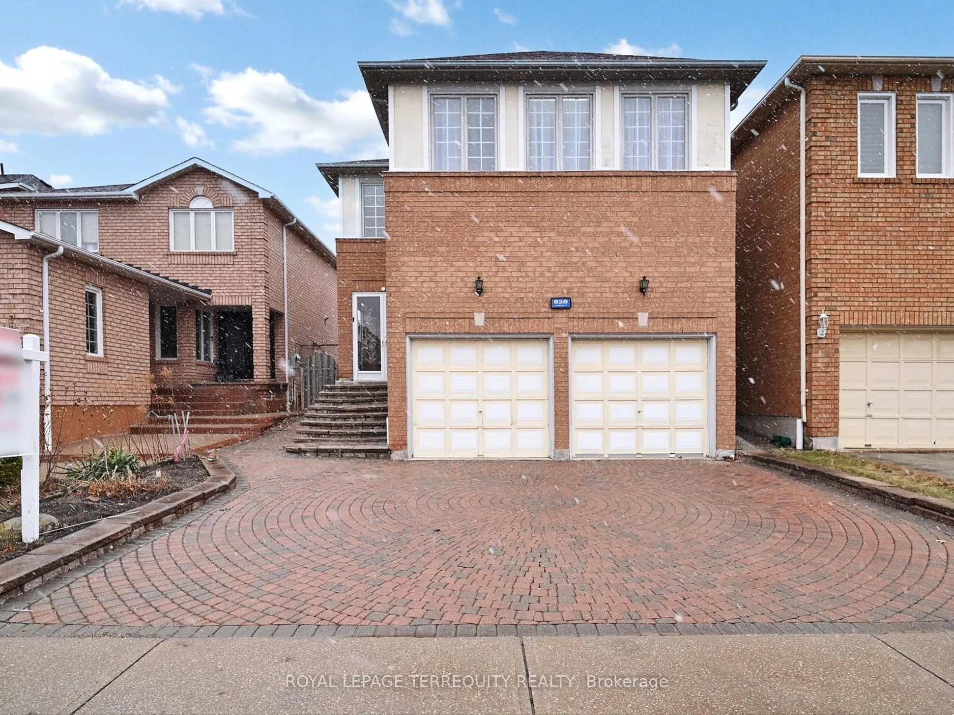 828 Cardington Street, Mississauga, ON L5V 1Z6