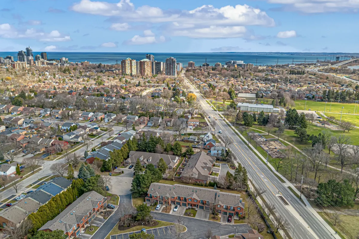 749 Maple Avenue, Burlington, ON L7S 2K1