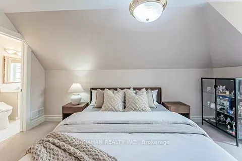 1067 Forestvale Drive, Burlington, ON L7P 4W4