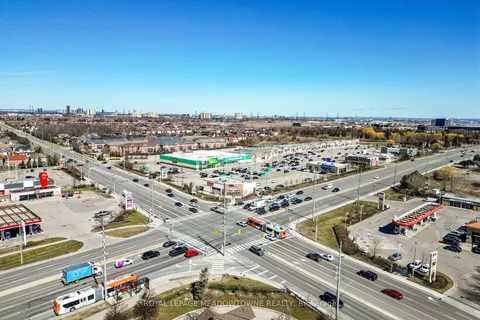 450 Oaktree Circle, Mississauga, ON L5W 1V5