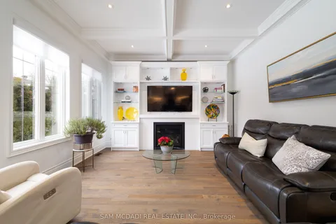 317 La Rose Avenue, Toronto, ON M9P 1B8