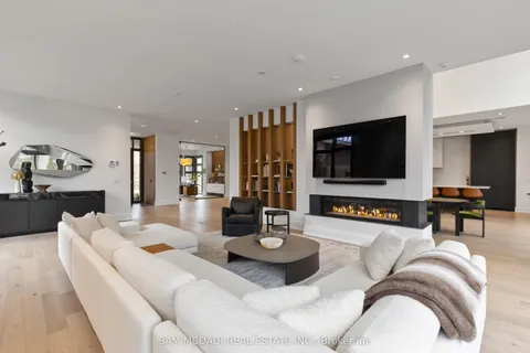 267 Kenollie Avenue, Mississauga, ON L5G 2J1
