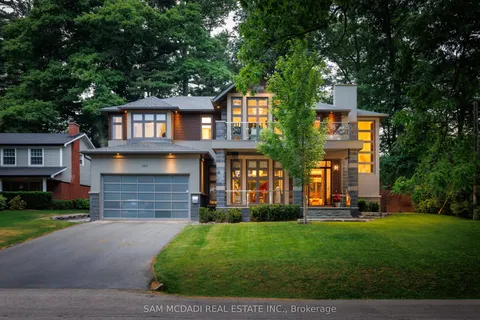267 Kenollie Avenue, Mississauga, ON L5G 2J1