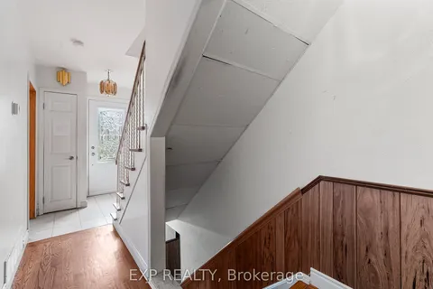 2210 Thorn Lodge Drive, Mississauga, ON L5K 1K2