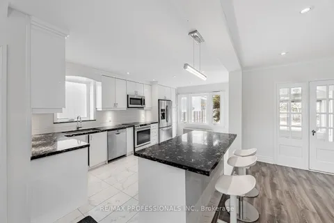 228 The Kingsway N/A, Toronto, ON M9A 3T5