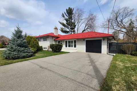 2569 Stillmeadow Road, Mississauga, ON L5B 1X8