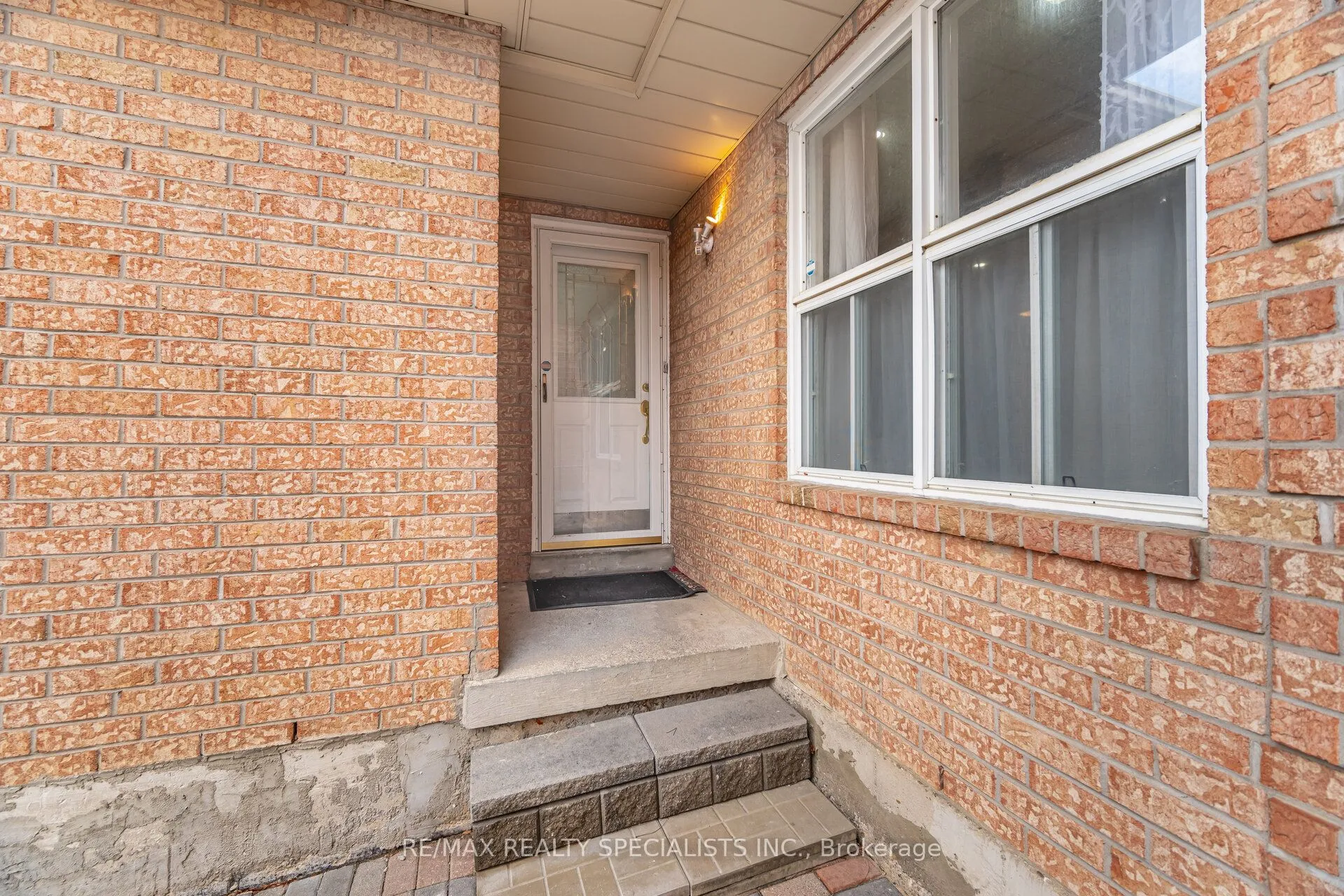 6 Beisel Court, Brampton, ON L6Z 2R8