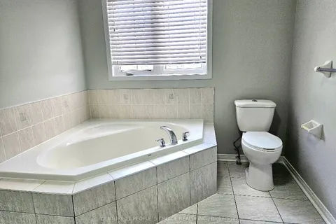 561 Lott Crescent, Milton, ON L9T 7P9