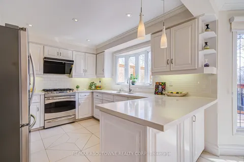 1400 Greendale Terrace, Oakville, ON L6M 1W6